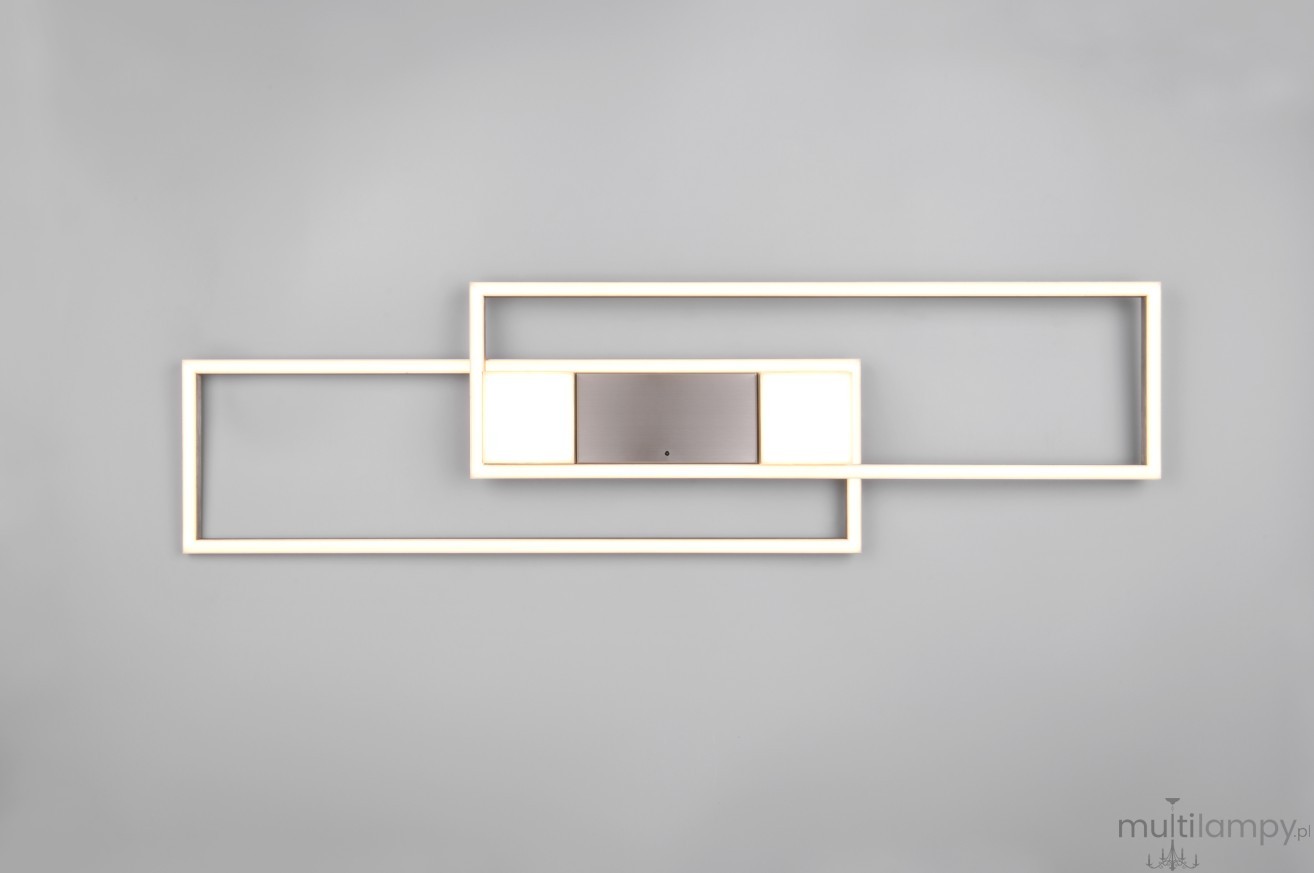 Lampa sufitowa Albany LED 37W w kolorze niklowym, z pilotem. Oryginalny, geometryczny kształt z dwoma prostokątnymi ramkami w jasnym kolorze. Zainstalowana na gładkim szarym tle, prezentuje minimalistyczny design.
