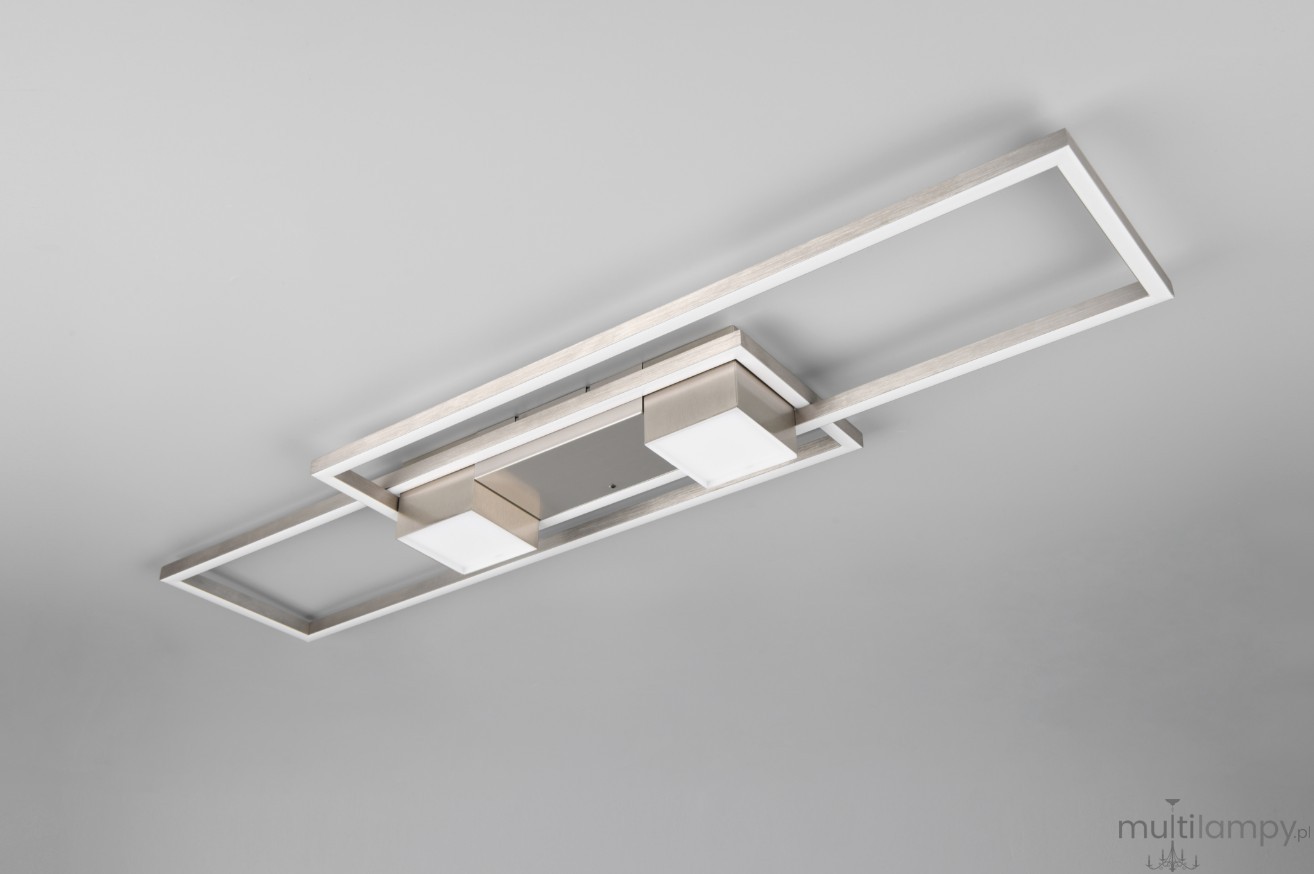 Lampa sufitowa Albany LED, 37W, w kolorze niklu. Posiada dwa kwadratowe klosze i prostokątną konstrukcję z metalowymi detalami. Ujęcie z dołu, na szarym tle, ukazuje nowoczesny design i pilot do zdalnego sterowania.