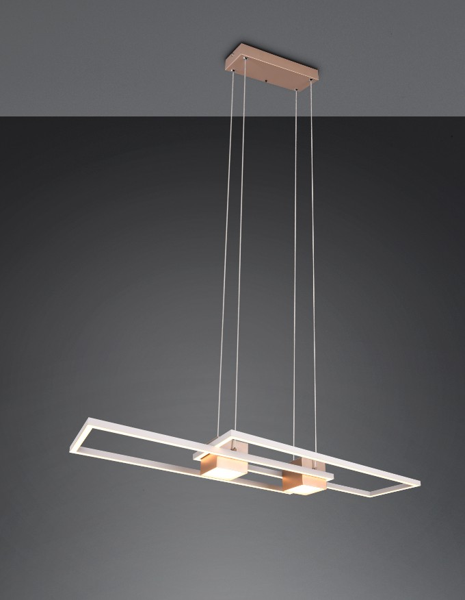 Lampa wisząca Albany LED o mocy 37W w kolorze kawowym. Posiada prostokątną, minimalistyczną konstrukcję z podwójnym źródłem światła. Zawieszona na cienkich linkach, zamontowana do sufitu. Pilot do zdalnego sterowania.