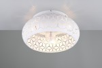 Lampa sufitowa Bidar z wentylatorem w kolorze białym, z okrągłą, ażurową osłoną w wzór hexagonów. Widoczny żarówka E27 w centralnej części. Produkt zamontowany na suficie, oświetlający otoczenie. W komplecie pilot do zdalnego sterowania.