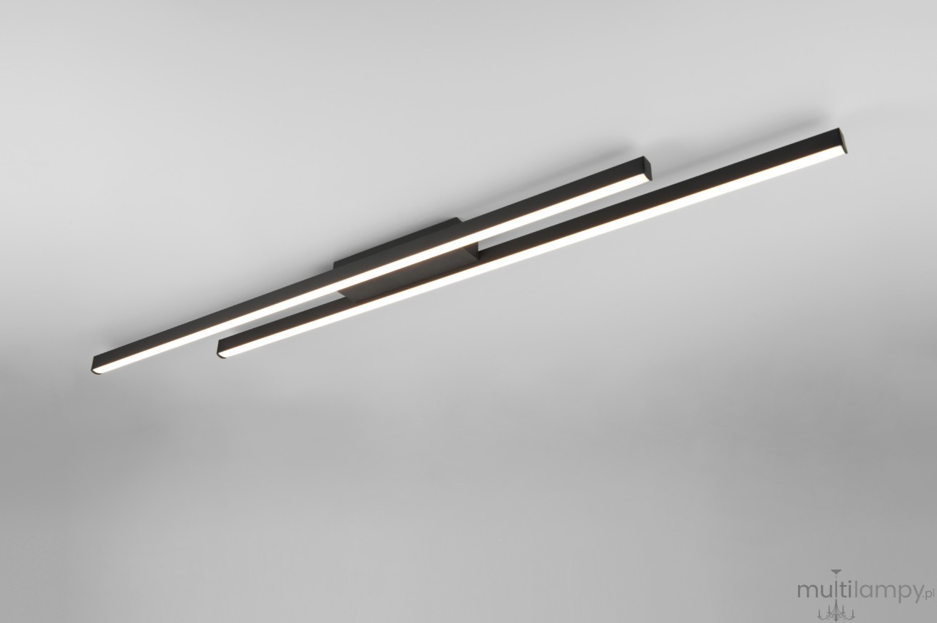 Czarna lampa sufitowa Odio z dwoma paskami LED o mocy 22W, zamontowana na suficie. Paski mają prostokątny kształt z białym podświetleniem, umieszczone równolegle w minimalistycznym designie. Tło jasne, neutralne.