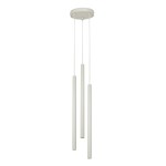 Lampa wisząca Sopel w kolorze szarym beżowym z trzema długimi, cylindrycznymi kloszami zawieszonymi na cienkich linkach. Ujęcie z góry, pokazujące równą wysokość kloszy oraz okrągłą podsufitkę. Prosty, nowoczesny design.
