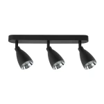 Czarna lampa sufitowa Campana z trzema reflektorami GU10. Reflektory o kształcie stożkowym, zamocowane na prostokątnej podstawie. Matowa powierzchnia, metalowy materiał. Ujęcie frontalne, lampa zamontowana na suficie.