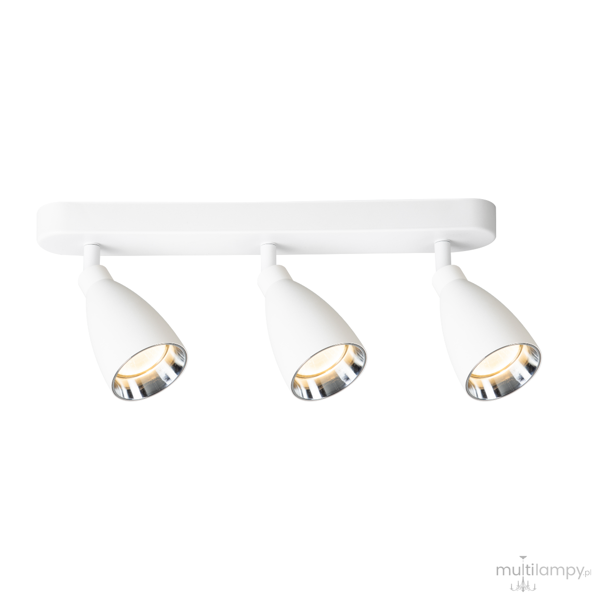 Lampa sufitowa Campana z trzema reflektorami, biała, wykonana z metalu. Reflektory w kształcie stożka z połyskującym wykończeniem wewnętrznym, zamontowane na prostokątnej, białej podstawie. Ujęcie frontalne.