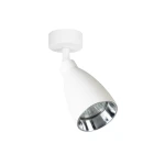 Lampa sufitowa Campana w kolorze białym, z metalowym kloszem w srebrnym wykończeniu. Posiada mocowanie sufitowe i pojedynczy reflektor GU10. Ujęcie z boku, prezentujące nowoczesny design i prostą formę. Tło białe, co podkreśla wygląd lampy.