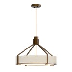Brązowa lampa wisząca Doretto Chocco D50 z trzema źródłami światła E27, z okrągłym, tekstylnym kloszem w jasnym kolorze. Produkt zawieszony na długim, metalowym wsporniku, widok frontalny na całą konstrukcję.