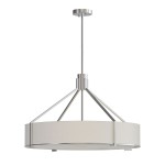 Lampa wisząca Doretto Satin Nikiel D70 w kolorze srebrnym, z sześcioma miejscami na żarówki E27. Posiada okrągły klosz z materiału w jasnym odcieniu, zawieszona na metalowym stelażu z regulacją wysokości.