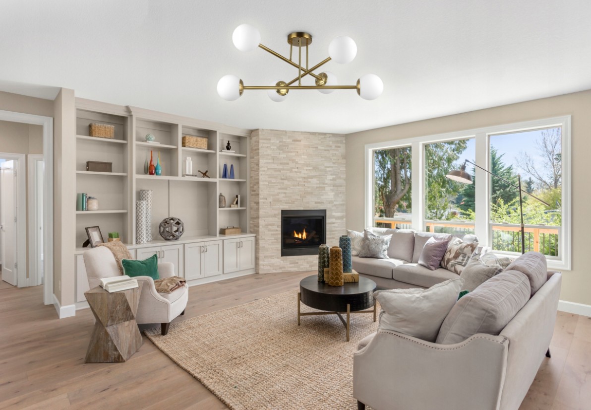 Lampa sufitowa Bali w kolorze złotym z sześcioma oprawami na żarówki E27. Kształt z rozłożonymi ramionami i okrągłymi, białymi kloszami. Zawieszona na suficie w jasnym, nowoczesnym wnętrzu z widokiem na okna.