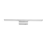 Kinkiet LED Luce Parette Cromo 62 IP44 o mocy 11W, w kolorze chromu. Posiada prostokątną, płaską podstawę oraz wydłużony, minimalistyczny klosz, emitujący światło CCT. Ujęcie frontalne, na białym tle.