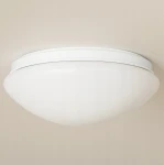 Plafon Lobo D29 w kolorze białym, o okrągłym kształcie, z przezroczystym kloszem. Zainstalowany na suficie, przeznaczony do dwóch żarówek E27. Posiada czujnik ruchu oraz klasę szczelności IP44, co czyni go idealnym do wilgotnych pomieszczeń.