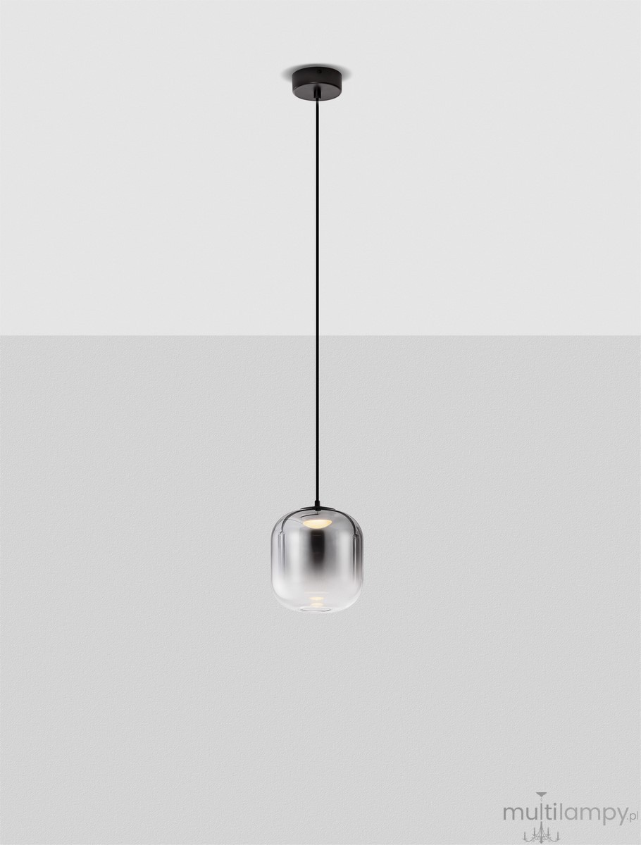 Lampa wisząca Anuco w kolorze czarnym, z pojedynczym źródłem światła LED 3W. Klosz w kształcie szklanej kuli, zawieszony na czarnym przewodzie. Prosty design, idealna do nowoczesnych wnętrz.