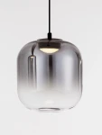 Lampa wisząca Anuco w kolorze czarnym z przezroczystym kloszem, unikalny kształt w formie dużej kuli. Zawieszona na czarnym kablu, z wbudowanym źródłem światła LED 3W, idealna do nowoczesnych wnętrz.
