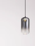 Lampa wisząca Anuco z czarnym przewodem i kloszem w kolorze szarym, wykonana z przezroczystego szkła. Ujęcie z dołu, pokazujące elegancki design oraz źródło światła LED 3W wewnątrz. Tło jasne, minimalistyczne.