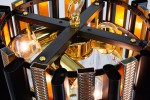 Lampa wisząca Bilbao z trzema oprawami E14, w kolorze złotym i czarnym. Ujęcie z góry, ukazujące metalowy stelaż z dekoracyjnymi elementami oraz widoczne żarówki. Wykończenie w stylu nowoczesnym, z akcentami błyszczącymi i matowymi.