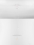 Lampa wisząca Baila 1xLED 8W w białym kolorze, z okrągłym kloszem i cylindrycznym uchwytem. Zawieszona na cienkim czarnym przewodzie, montowana do sufitu. Prosty, nowoczesny design, idealna do różnych aranżacji wnętrz.