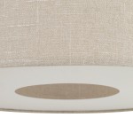 Lampa sufitowa Santana S w kolorze kremowym z materiałowym kloszem, z widocznym białym spodem i okrągłym otworem. Ujęcie z dołu, skupione na detalu klosza. Przeznaczona do żarówki E27.