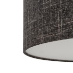 Lampa sufitowa Amarela M w kolorze czarnego melanżu, wykonana z tkaniny, z okrągłym kloszem z białym wnętrzem. Ujęcie z boku, pokazujące teksturę materiału oraz krawędź klosza. Wymaga jednej żarówki E27.