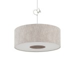 Lampa wisząca Cedro M w kolorze beżowym z abażurem w kształcie cylindrycznym. Wyposażona w jedno gniazdo E27. Zawieszona na cienkim przewodzie. Górna część abażuru ma teksturę, a wewnętrzna strona jest biała.