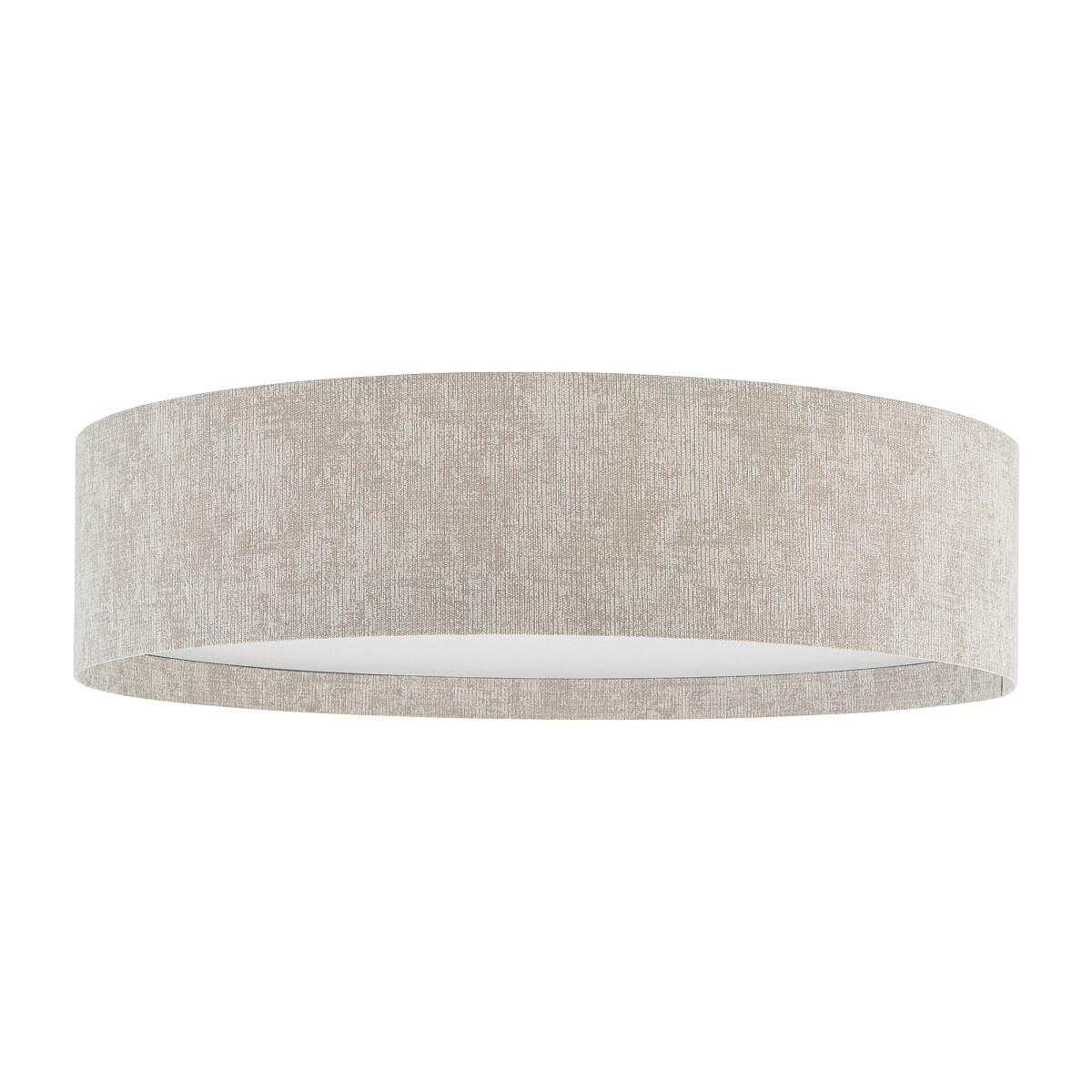 Lampa sufitowa Cedro M w kolorze beżowym, o okrągłym kształcie. Wykonana z materiału o teksturowanej powierzchni, z miejscem na jedną żarówkę E27. Ujęcie frontalne, produkt zamontowany na suficie, na białym tle.