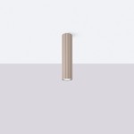 Lampa sufitowa Karbon 30 w kolorze taupe, cylindryczna z fakturą pionowych żłobień. Ujęcie frontalne, montowana na suficie. Pasuje do nowoczesnych wnętrz, emitując światło przez pojedynczą żarówkę GU10.