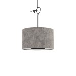 Lampa wisząca Lago S z kloszem w szarym kolorze, wykonana z materiału tekstylnego. Okrągły kształt, zawieszona na czarnym przewodzie. Przeznaczona do żarówki E27. Prosta forma pasująca do różnych aranżacji wnętrz.