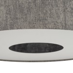 Lampa wisząca Lago M w kolorze szarym z kloszem o teksturowanej powierzchni, z widocznym otworem w dolnej części. Klosz ma okrągły kształt, montowany na jedno źródło światła E27. Tło białe, co podkreśla detale lampy.