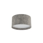 Lampa sufitowa Lago S z oprawą w szarym kolorze, wykonana z materiału tekstylnego, o okrągłym kształcie. Zawiera miejsce na żarówkę E27, montowana na suficie, z białym wnętrzem dla lepszego rozproszenia światła.