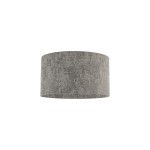 Lampa sufitowa Lago S w kolorze szarym, z materiałowym kloszem o cylindrycznym kształcie. Posiada miejsce na jedną żarówkę E27. Ujęcie frontalne, produkt zawieszony na białym tle.