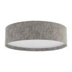 Lago M lampa sufitowa w odcieniu szarości, o okrągłym kształcie, z miejscem na cztery żarówki E27. Wykonana z materiału o teksturowanej powierzchni, zamontowana płasko na suficie.