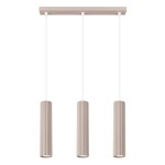 Lampa wisząca Karbon 3, taupe, z trzema cylindrycznymi kloszami o żłobionej fakturze, zawieszona na białych linkach. Utrzymana w minimalistycznym stylu, montowana na prostokątnej podstawie w tym samym kolorze.