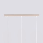 Lampa wisząca Karbon 3 w kolorze taupe z trzema oprawami na żarówki GU10. Ustawiona w poziomie, z białymi przewodami, montowana pod sufitem. Minimalistyczny design, idealna do nowoczesnych wnętrz.