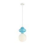 Lampa wisząca Latera D18 z jednym gniazdem E14, zawieszona na białym przewodzie. Posiada niebieski klosz w kształcie bombki oraz matową, białą kulę, tworząc nowoczesny, minimalistyczny design. Ujęcie frontalne na jednolitym tle.