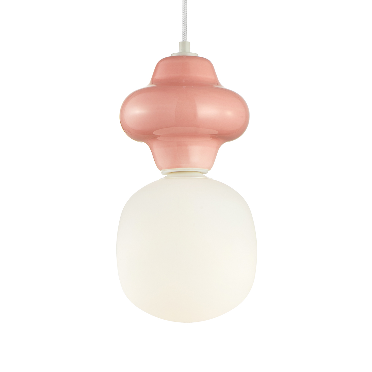 Lampa wisząca Latera D18 z różowym, błyszczącym kloszem w kształcie gruszki oraz białym, okrągłym dolnym elementem. Montowana na cienkim przewodzie, idealna do wnętrz nowoczesnych. Wymaga żarówki E14.