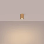 Złota lampa sufitowa Karbon 10 l z oprawą 1xGU10, w kształcie cylindrycznym z żebrowaną fakturą, wisząca na jasnym tle. Oświetlenie skupione w dolnej części, co podkreśla nowoczesny design.