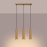 Lampa wisząca Karbon 3, złota, z trzema cylindrycznymi kloszami z rowkowaną fakturą, zawieszona na czarnych linkach. Ujęcie frontalne, oświetlenie skierowane w dół, na jednolitym tle.