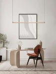 Lampa wisząca Calaca 1xLED 28W w kolorze czarnym, o prostej, minimalistycznej formie, zawieszona nad stołem. W tle nowoczesne obrazy i roślinność, na neutralnym tle.