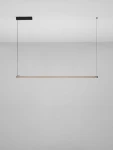 Lampa wisząca Calaca 1xLED 28W w kolorze czarnym, z minimalistycznym, prostokątnym kloszem i cienkim przewodem. Zawieszona na stropie, idealna do nowoczesnych wnętrz. Tło jasne, jednolite.
