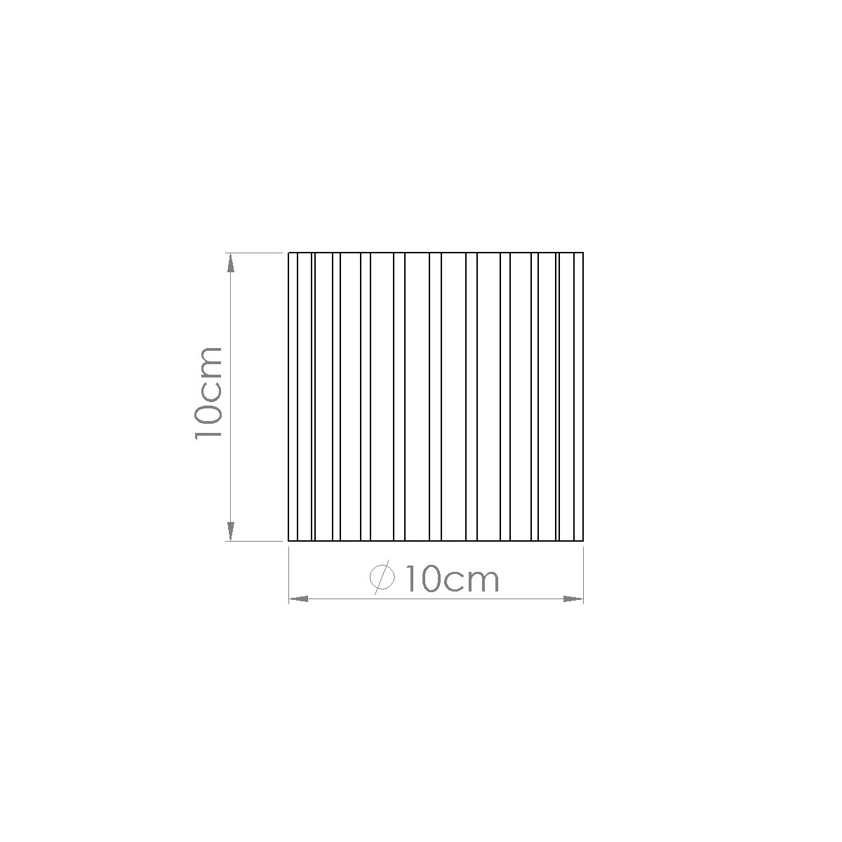 Lampa sufitowa Aura w kolorze zielonej oliwki, średnica 10 cm, wysokość 10 cm, z prostokątną obudową z pionowymi żłobieniami. Zainstalowane gniazdo na żarówkę GU10, prezentowana w widoku frontalnym.