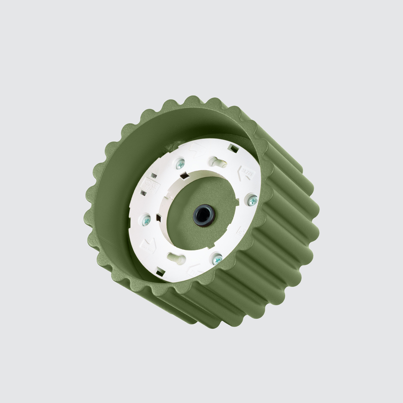 Lampa sufitowa Aura 1xGX53 w kolorze zielonej oliwki, z charakterystycznym falistym kształtem. Widoczna oprawa z białym gniazdem, montaż w sufit. Zbliżenie na detal. Tło jasne, proste.