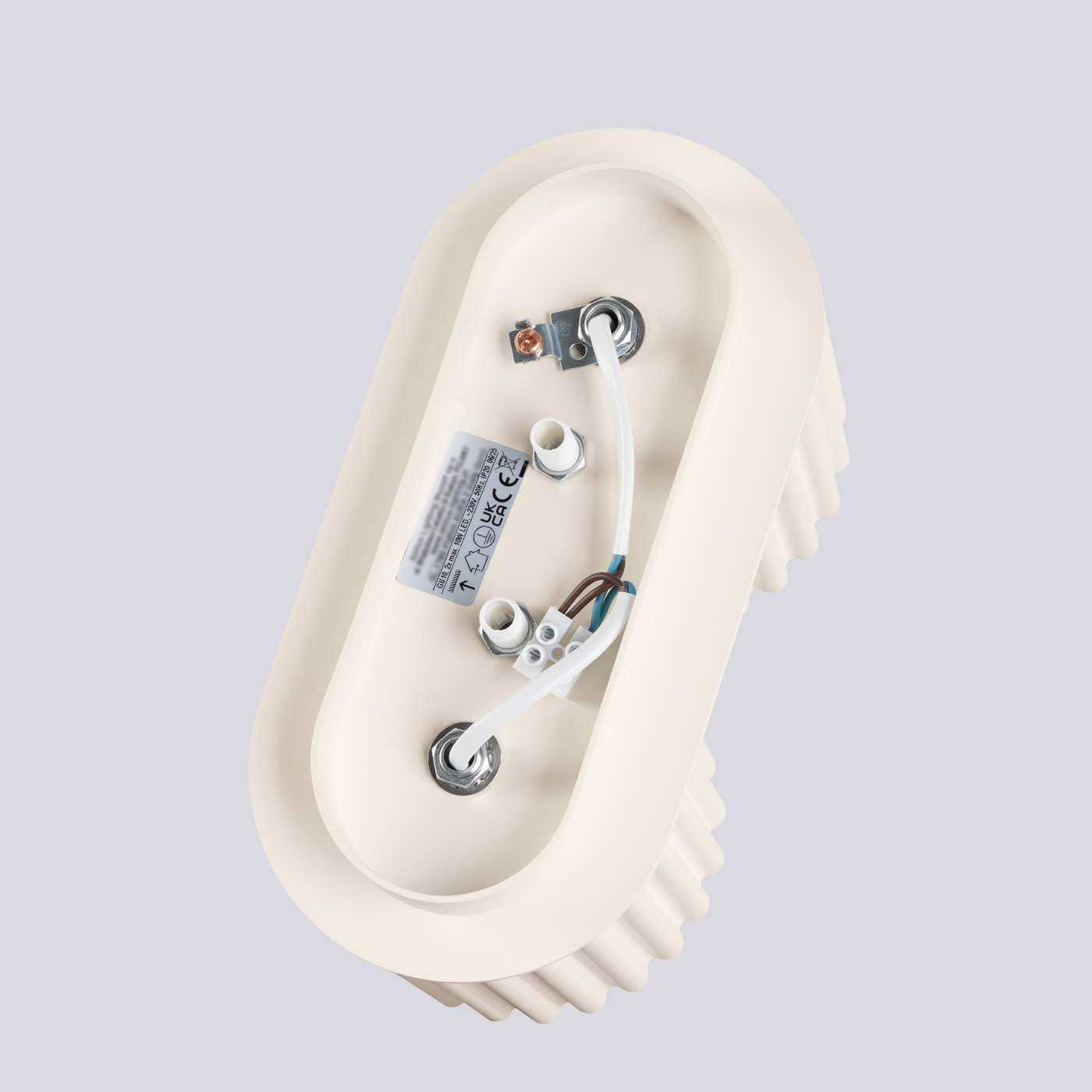 Beżowa lampa sufitowa Aura z miejscem na dwie żarówki GU10, o owalnym kształcie. Widoczne elementy montażowe oraz przewody wewnętrzne. Produkt przedstawiony z góry, na jednolitym tle.