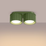Lampa sufitowa Aura 2xGX53 w kolorze oliwkowej zieleni. Posiada dwa cylindryczne klosze z rowkowaną teksturą, zamontowane na prostokątnej podstawie. Źródła światła o białym kolorze emitują jasne światło, idealne do oświetlenia wnętrz.
