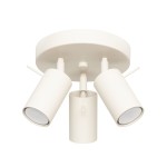 Beżowa lampa sufitowa typu spot z trzema ruchomymi źródłami światła GU10. Okrągła podstawka z matowego materiału, z widocznymi uchwytami do regulacji kierunku światła. Lampa zamontowana na suficie, w minimalistycznym stylu.