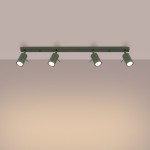 Lampa sufitowa typu spot w kolorze oliwkowym, z czterema ruchomymi oprawami na żarówki GU10. Ujęcie z góry, montowana na prostokątnej podstawie, z widocznymi detalami konstrukcyjnymi. Tło w jednolitym, jasnym odcieniu.