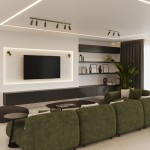 Lampa sufitowa typu spot w kolorze oliwkowym, z sześcioma uchwytami na żarówki GU10. Zamontowana na suficie, w nowoczesnym wnętrzu z telewizorem i półkami. Kąt ujęcia frontalny, ukazujący aranżację w salonie.