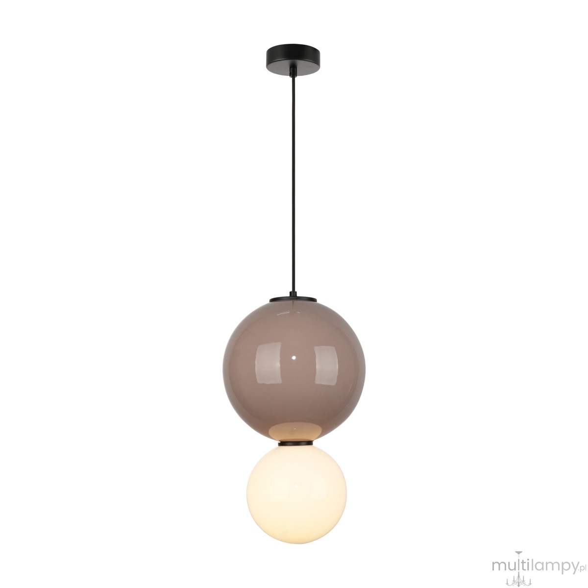 Lampa wisząca LED Pieve D25 z brązowym kloszem i białą kulą, zawieszona na czarnym przewodzie. Posiada nowoczesny design, emitując ciepłe światło o temperaturze 3000K. Idealna do wnętrz w stylu minimalistycznym.