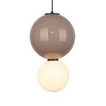 Lampa wisząca LED Pieve D25 z brązową, przezroczystą kulą u góry i białą kulą na dole. Źródło światła o mocy 7W i temperaturze barwowej 3000K, zawieszona na czarnym kablu. Kształt sferyczny, nowoczesny design.