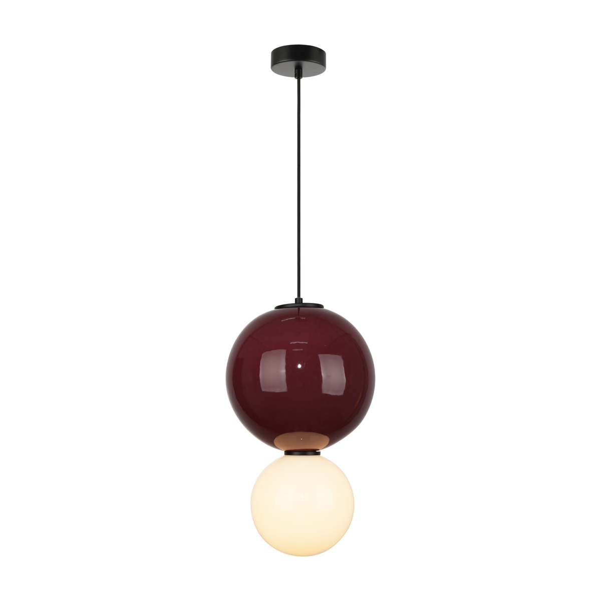 Lampa wisząca LED Pieve D25 o mocy 7W, kolor bordowy z połyskiem, z białą, matową kulą umieszczoną poniżej. Produkt wisi na czarnym przewodzie, z czarnym mocowaniem sufitowym, w perspektywie frontalnej.