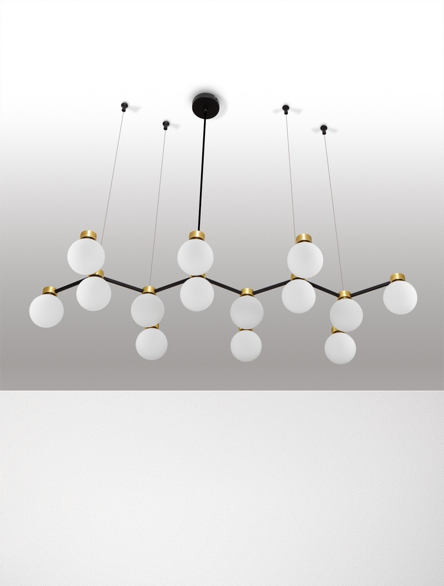 Lampa wisząca Caminos z 14 źródłami światła G9, czarna z złotymi detalami. Kształt geometryczny, z okrągłymi, matowymi kloszami. Wisi na cienkich linkach, montowana do sufitu, w nowoczesnym stylu.