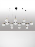 Lampa wisząca Caminos z 14 źródłami światła G9, czarna z złotymi detalami. Kształt geometryczny, z okrągłymi, matowymi kloszami. Wisi na cienkich linkach, montowana do sufitu, w nowoczesnym stylu.