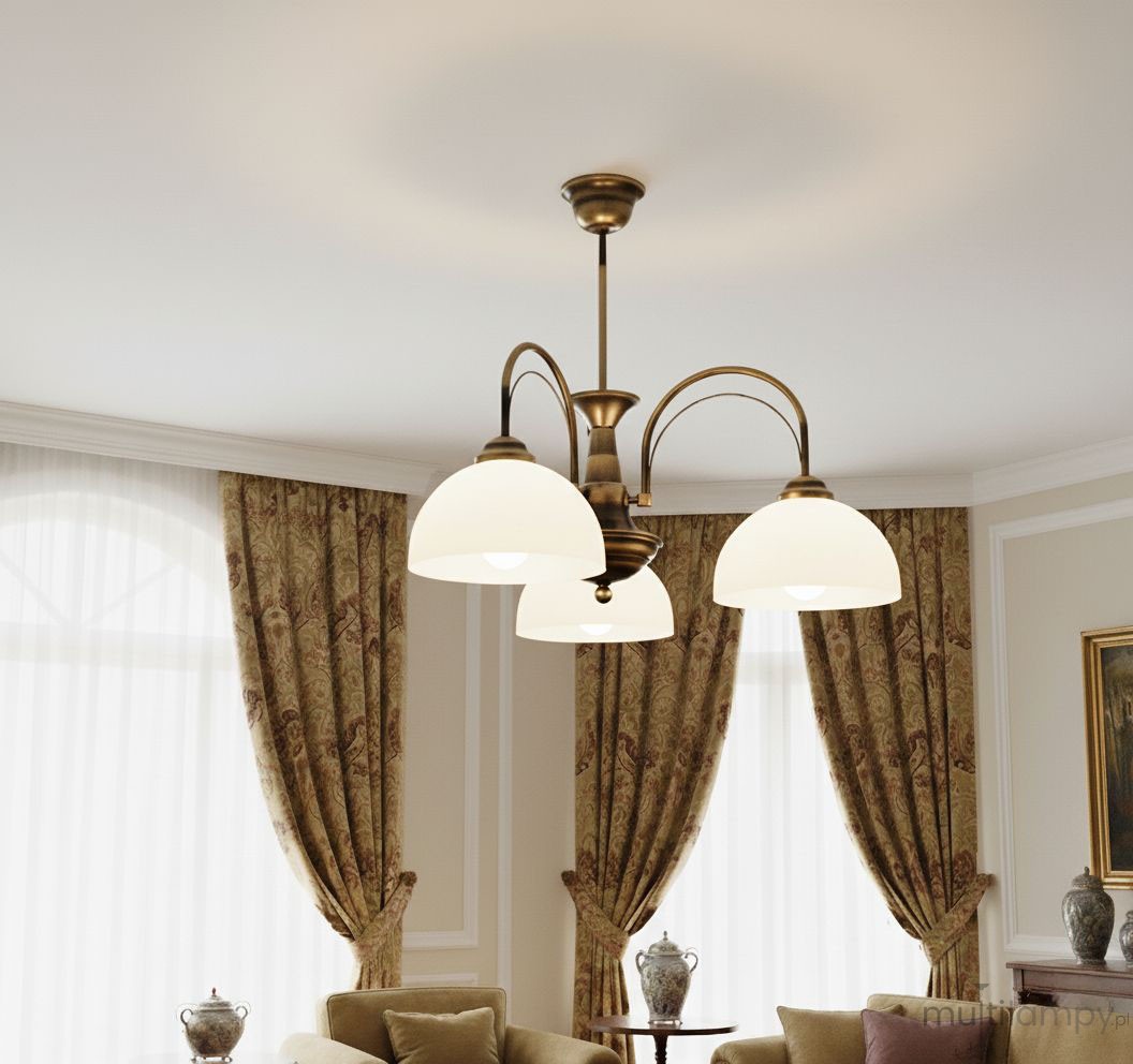 Żyrandol Opal 3xE27 w patynie, z trzema kloszami w kształcie półkul, zawieszony na estetycznych łukach. W tle widoczne eleganckie zasłony i meble, tworzące przytulną aranżację wnętrza.